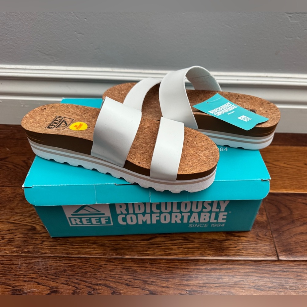 Reef Cushion Vista White Sandals with Cork Footbed